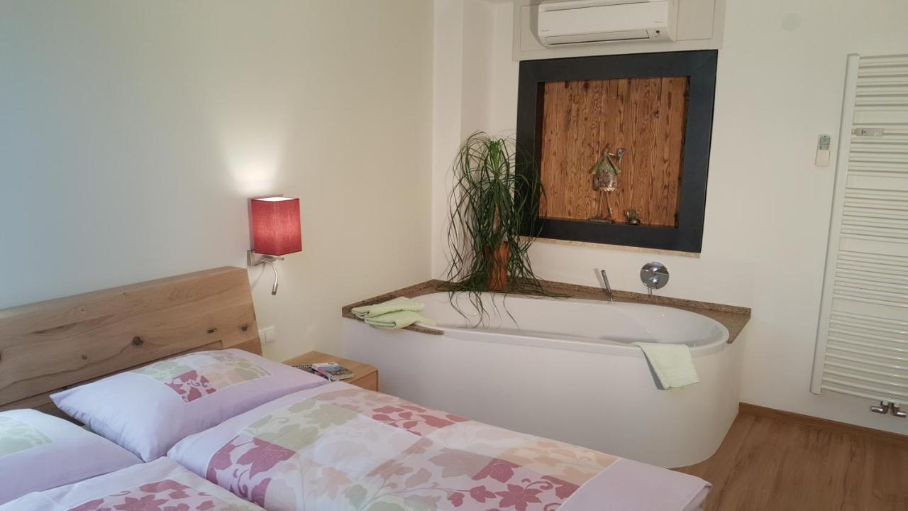 Viadolcevita - Gruene Gaestewohnung Лана Екстер'єр фото